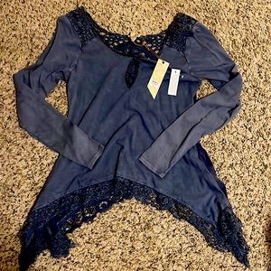 Long sleeve size small